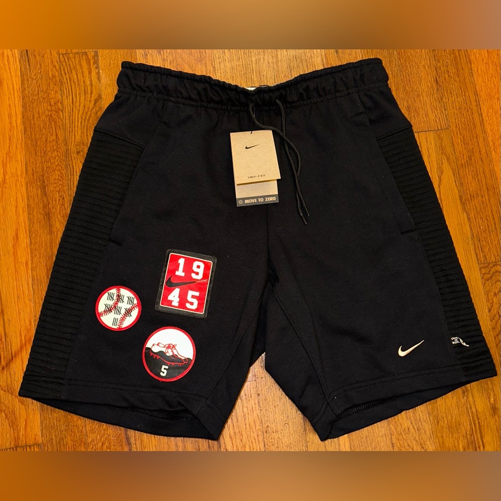 Nike Jackie Robinson Men’s 8 Inch Dri-Fit Graphic Baseball Shorts DV9262-010